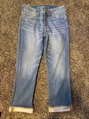 American Eagle Outfitters Women’s Light Blue Boyfriend Jeans with Cuffed Hem
